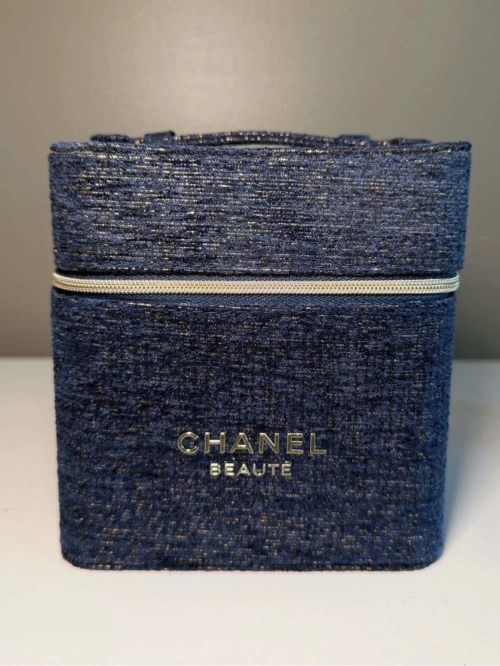 CHANEL Beauté Navy Tweed Zip Cosmetic Case Vanity GWP
